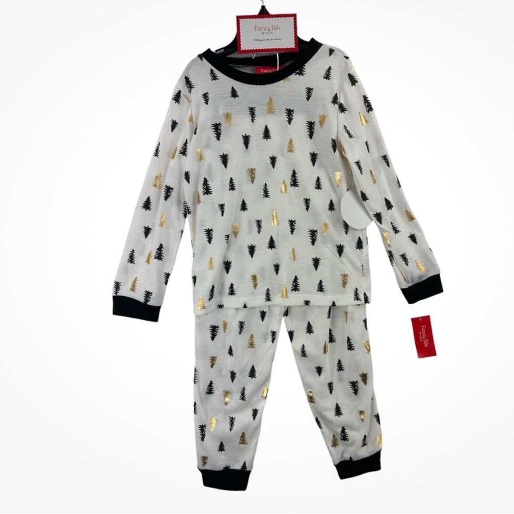 Christmas  Kid’s Pajama  Set Trees Print  Size XS (4-5)